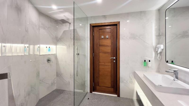 Bathroom 2, Baobab Beach resort - All Inclusive, Msambweni