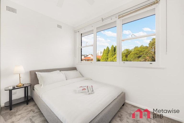 Room 5, Metawise 2BR Apt Steps to Brighton-le-sands Beach, Sydney