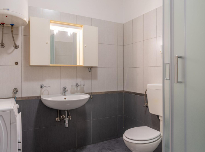 Bathroom 4, A.M. Apartments, Vrsar