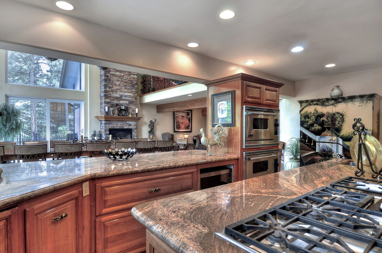 Private kitchen, Grand Oriole Estate, San Bernardino