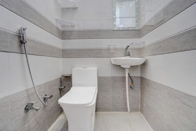 Bathroom, Classic Civil Lines Jaipur Golden Hotel, Jaipur