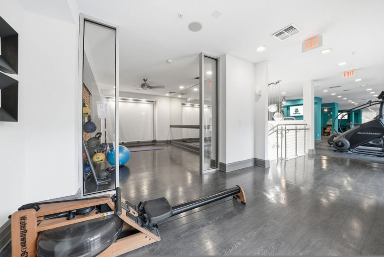 Room 3, Modern 2BR w Pool Pet-friendly Unit 21, Hillsborough