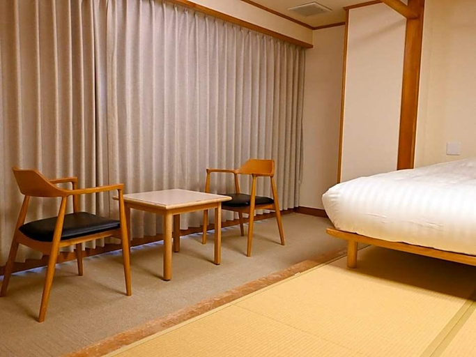 Bedroom 2, Hotel Goryukan, Hakuba