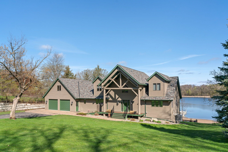 Exterior & Views
