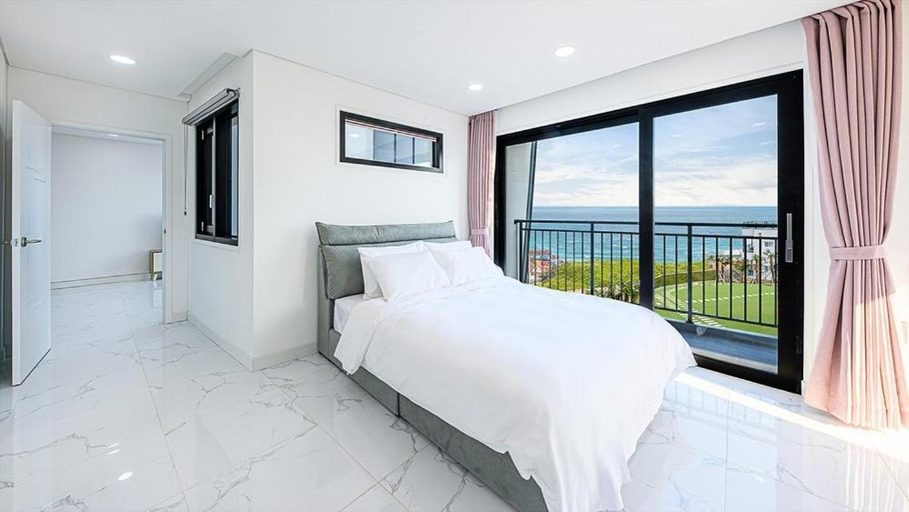 Bedroom, 2020 April brand new stonecove pension, Geoje