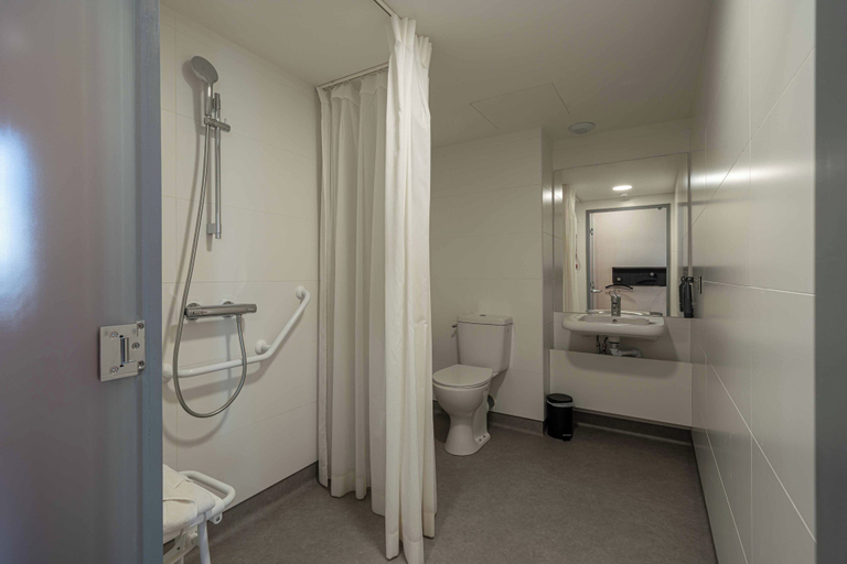 Bathroom 4, easyHotel Paris Charles de Gaulle, Seine-Saint-Denis