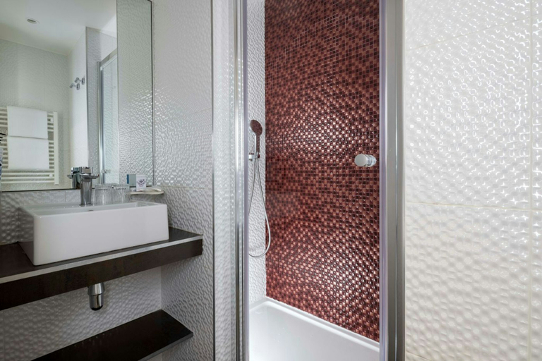 Bathroom 4, Regina Opera, Paris