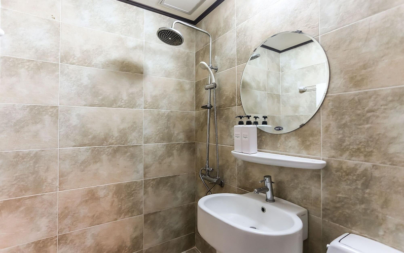 Bathroom 4, Jeju Sanjimul Hotel, Jeju