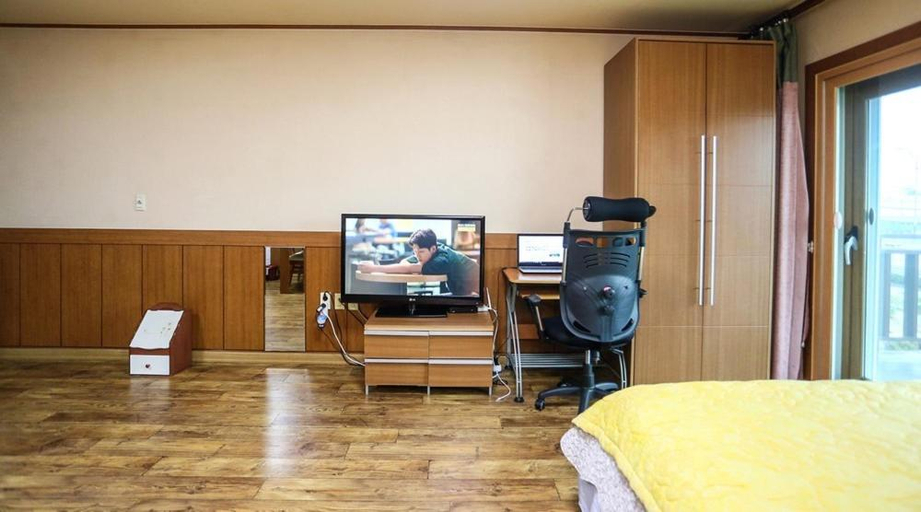 Bedroom 2, Uljin Blue Ara CD pension, Uljin