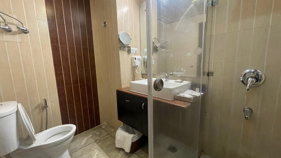 Bathroom 4, Fortune Park Moksha, Mcleodganj - Member ITC Hotels' Group, Kangra