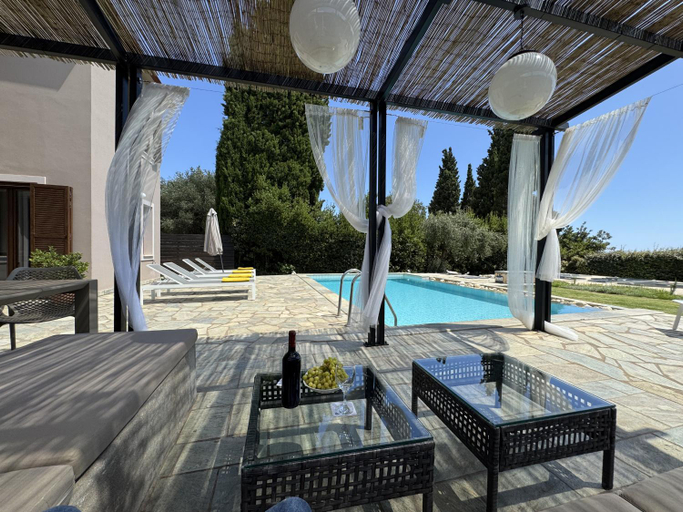 Others 5, Villa Minetti, Ionian Islands