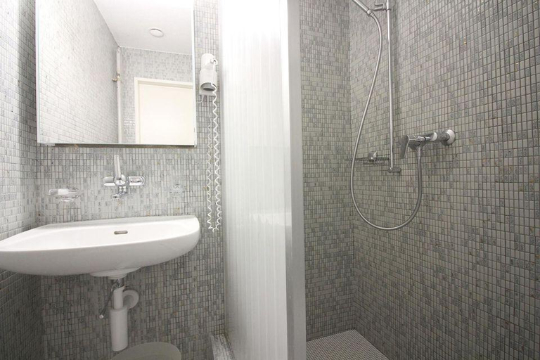 Bathroom, Swiss Star Aussersihl, Zürich