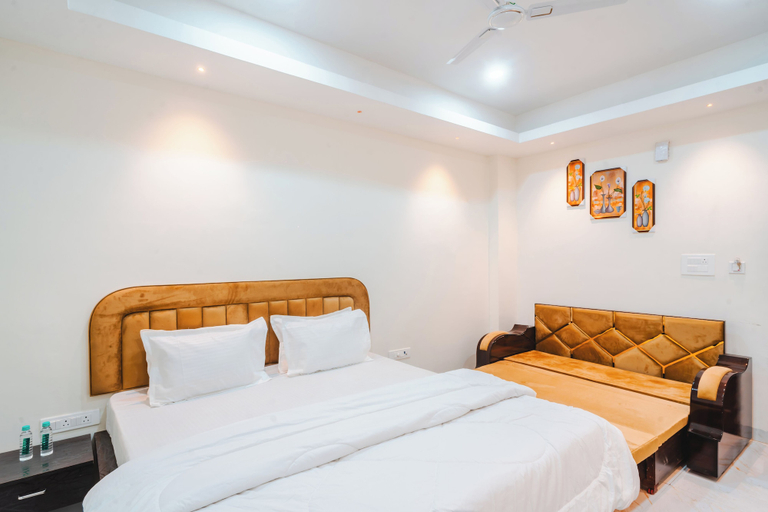 Room 4, Travinities Hotel - The Royal Palace, Indore