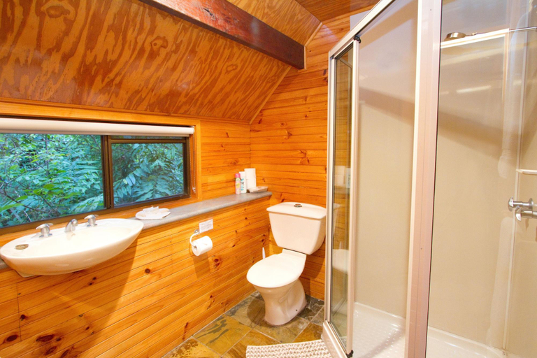 Bathroom 4, Mt Glorious Getaways, Pine Rivers Bal