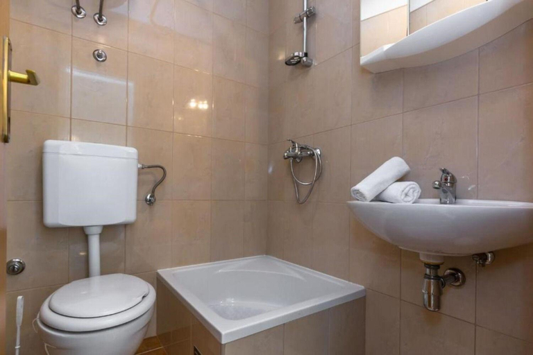 Bathroom 4, Apartments and Room Tattoo, Makarska