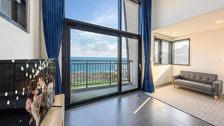 Others 5, 2020 April brand new stonecove pension, Geoje