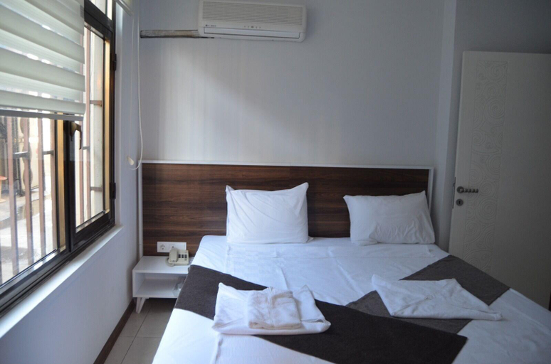 Bedroom 2, Grand Antalya Hotel, Antalya