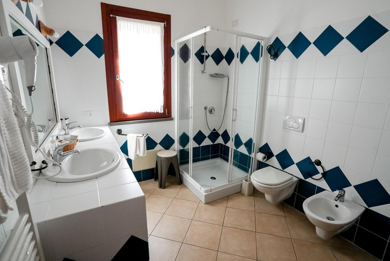 Bathroom 3, Giardini Malaspina, Oristano