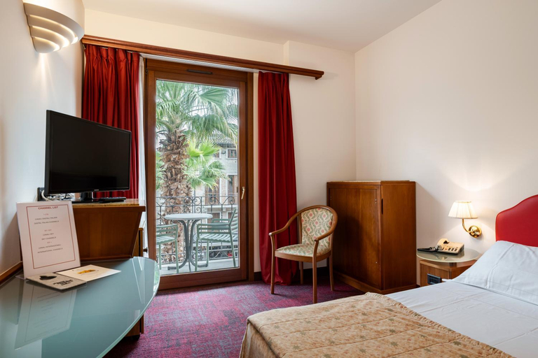 Bedroom 2, Hotel Catullo, Brescia