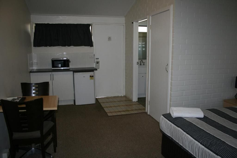 Room 2, Plains Motor Inn, Gunnedah