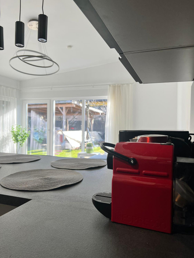 Others 5, Quiet Courtyard Apartment - Easy Parking & Quick Bus to City Center, Düsseldorf