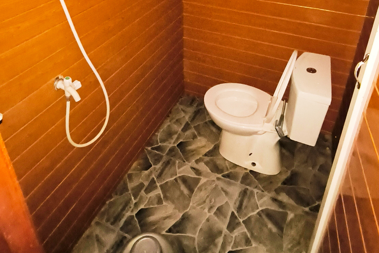 Bathroom 5, Spekta Merbabu powered by Cocotel, Semarang