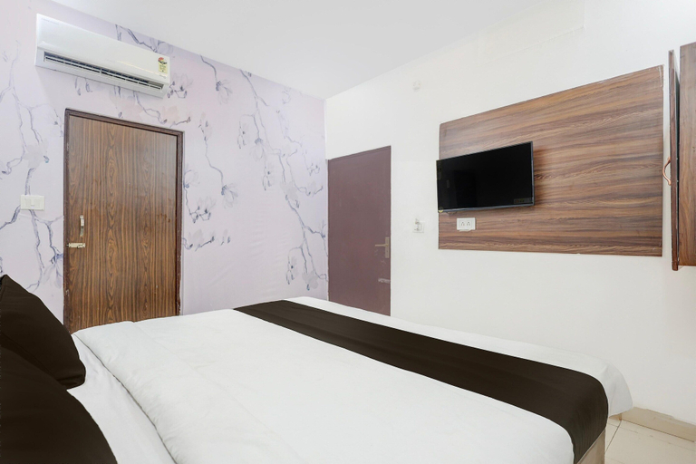 Room 5, Classic taj Villa Rooftop & Restuarent, Agra