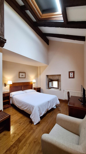 Bedroom 2, Hotel Palacion de Tonanes, Cantabria