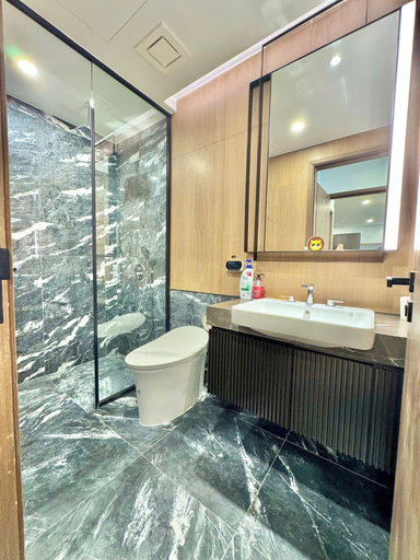 Bathroom 4, Cozy Riverside Apartment- Lumiere Skyway, District 2