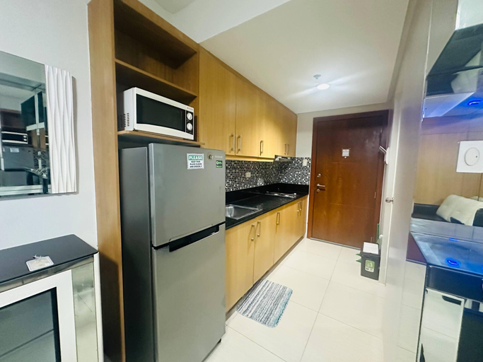 Kitchen, Ritzy Pasay Getaway - Entire Apartment for Rent, Pasay City