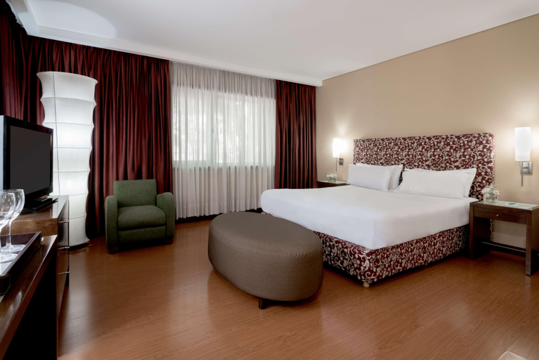 Bedroom 3, NH Cordillera Hotel, Capital