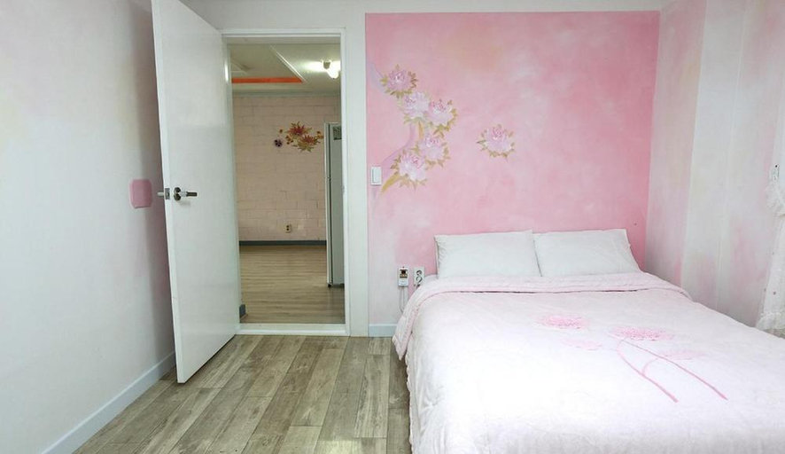 Bedroom 2, Taean Secret Garden, Taean