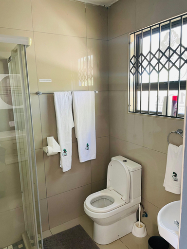Bathroom 3, 1 Oak lodge, Vhembe