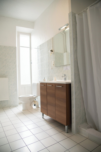 Bathroom 4, Hotel Actuel Chambéry Centre, Savoie