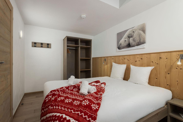 Bedroom 2, Residence Le Roc Noir by Alpapart, Savoie