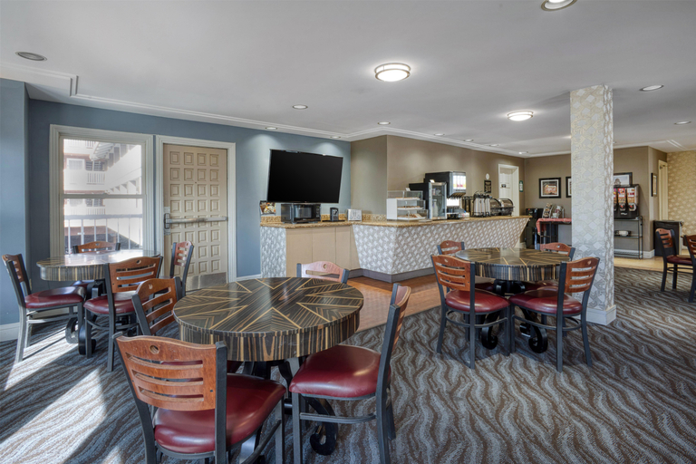 Food & Drinks 5, Surestay Plus By Best Western Mountain View, Santa Clara