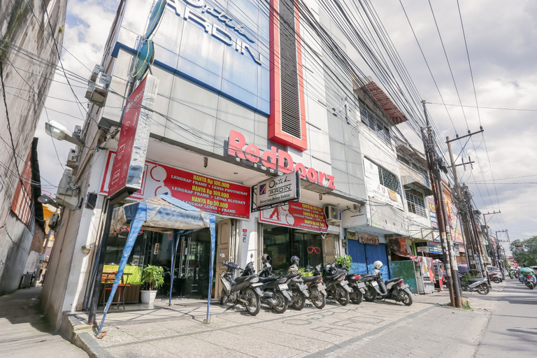Exterior & Views 2, RedDoorz Plus @ Simpang USU Medan, Medan