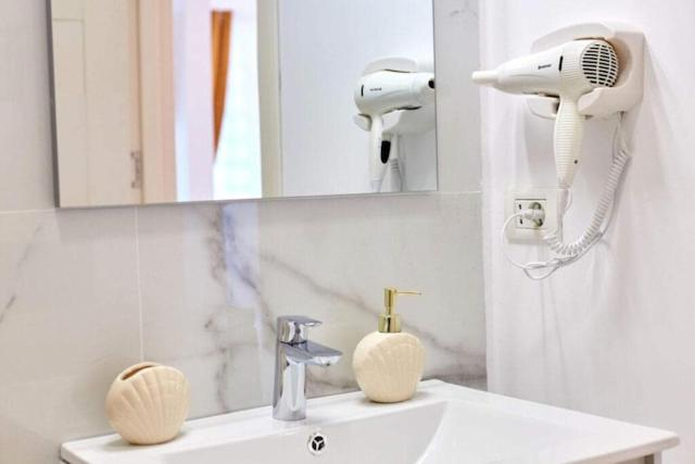 Bathroom 2, Black Sea Booking - Mang Studios, Navodari