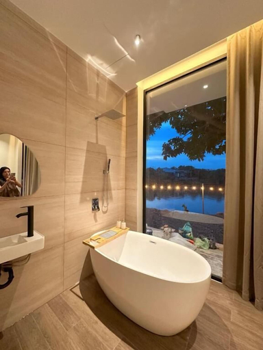 Bathroom 3, Phú Xuân Homestay I River & Garden View, Hàm Thuận Bắc