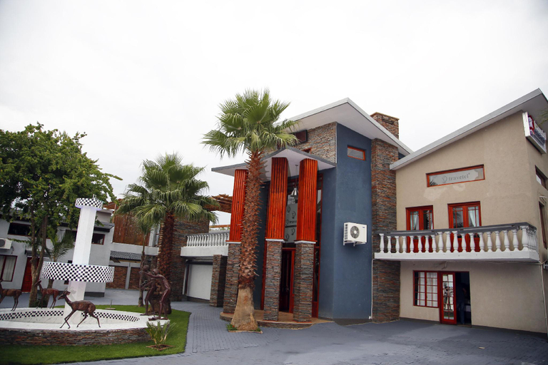 Exterior & Views