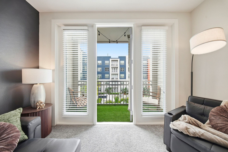Room 2, Modern 2BR w Pool Pet-friendly Unit 21, Hillsborough
