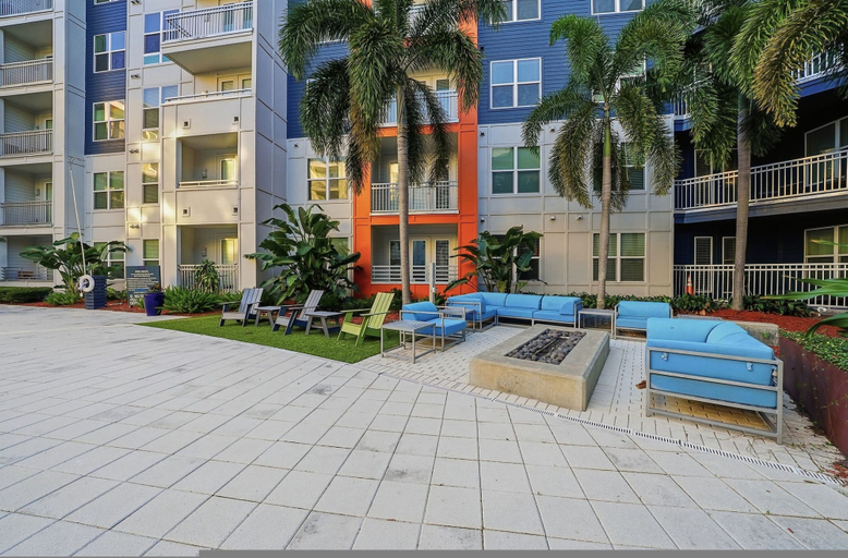 Room 5, Modern 2BR w Pool Pet-friendly Unit 19, Hillsborough