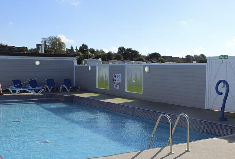 Pool 4, Delightful 2 Bedroom Caravan Manor Park Hunstanton, Cambridgeshire