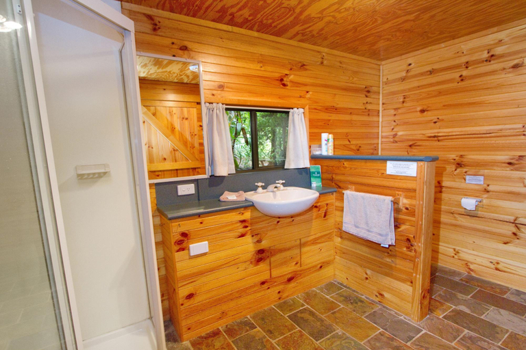 Bathroom 4, Mt Glorious Getaways, Pine Rivers Bal