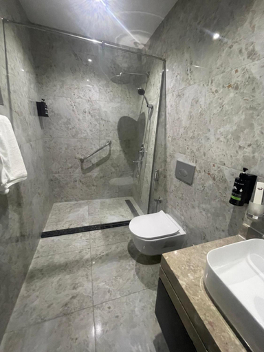 Bathroom 3, Al Safwa One, Muharraq