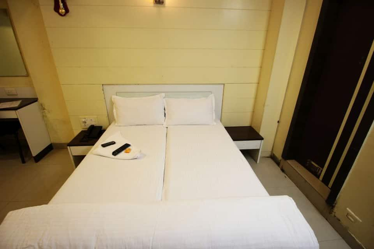 Bedroom, Da Casa Business Hotel, Pune
