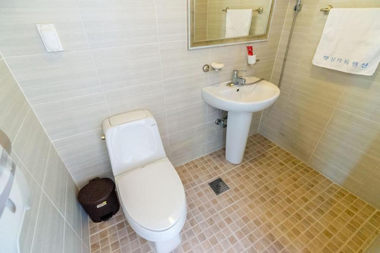 Bathroom 3, Goseong Hatsal Gadeuk Pension, Goseong