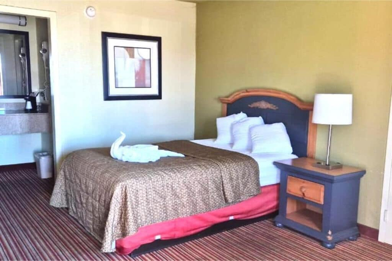Room 2, Suite Dreams Hotel, Coles
