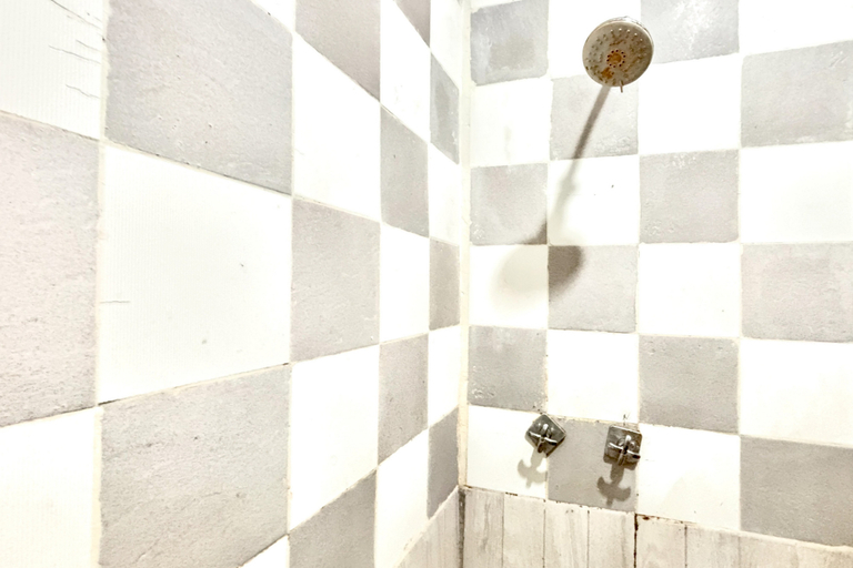 Bathroom 4, RedDoorz near Pelabuhan Tanjung Perak 2 Surabaya, Surabaya