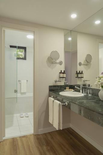 Bathroom 5, NH Cordillera Hotel, Capital